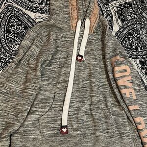 Large hoodie worn a few times nothing wrong, just cant fit anymore